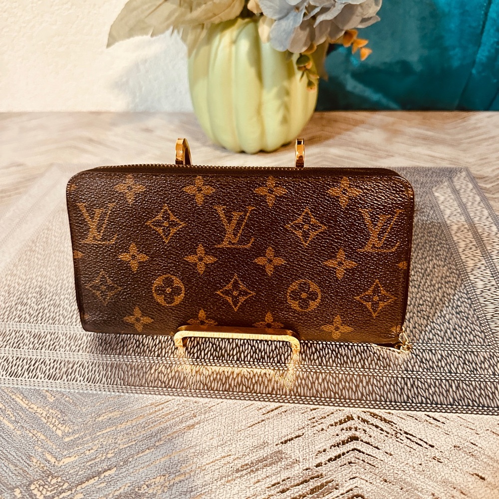 Louis Vuitton monogram zippy wallet - Picture 14 of 15